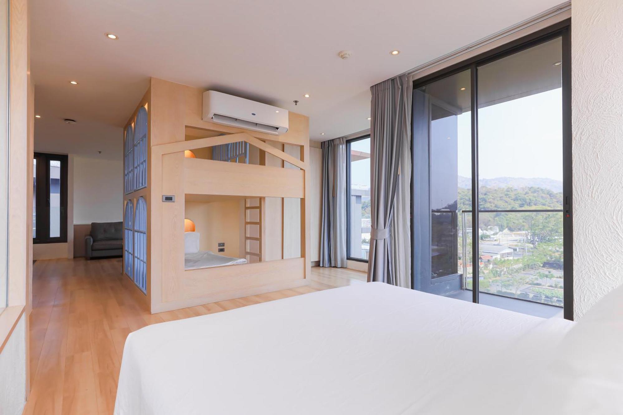Balcony Seaside Sriracha Hotel & Serviced Apartments Si Racha Bagian luar foto