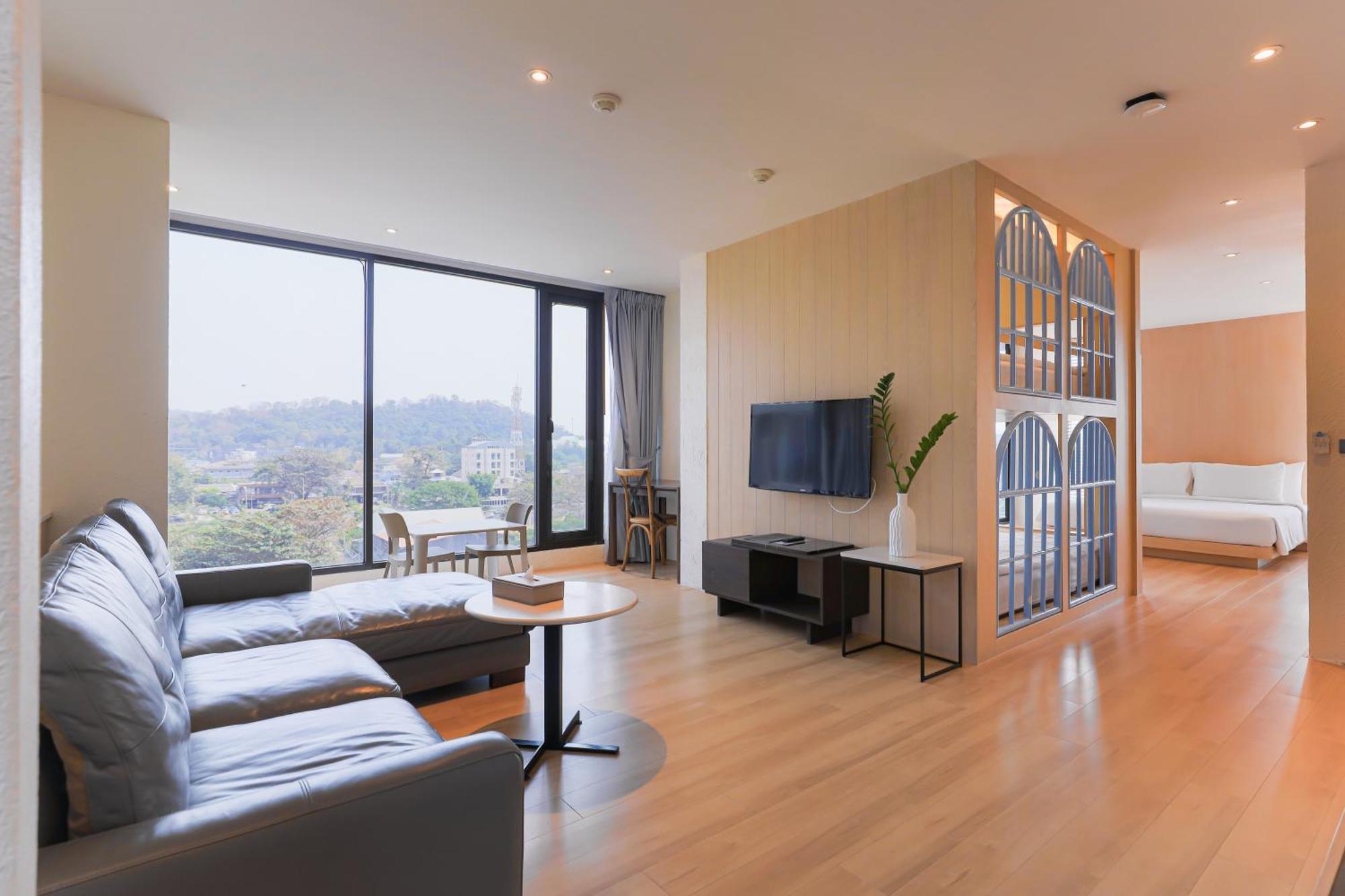Balcony Seaside Sriracha Hotel & Serviced Apartments Si Racha Bagian luar foto