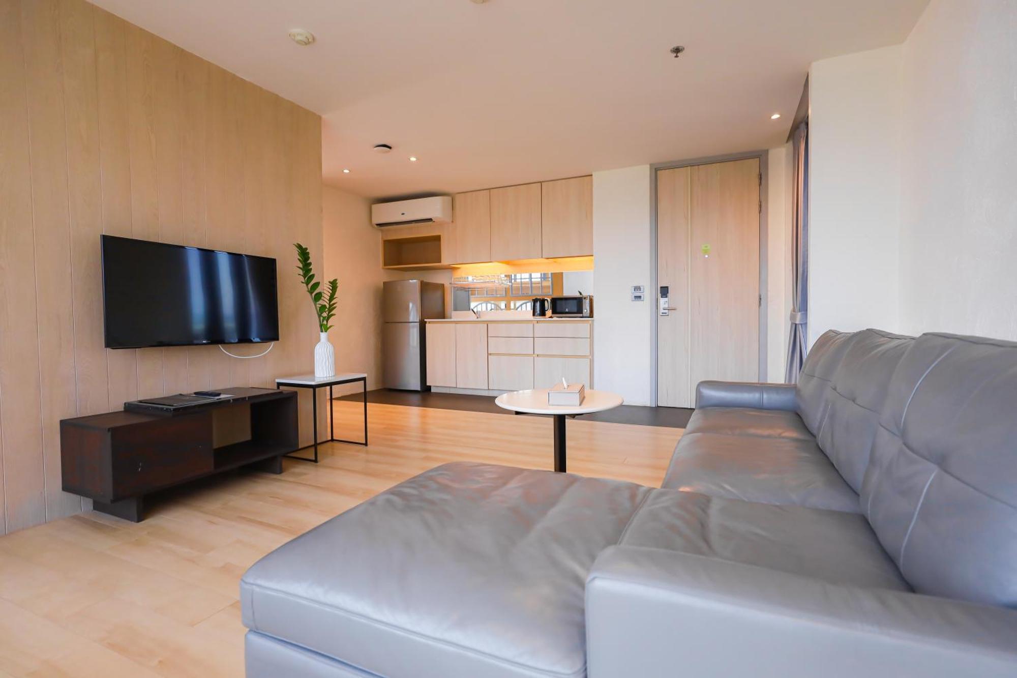 Balcony Seaside Sriracha Hotel & Serviced Apartments Si Racha Bagian luar foto