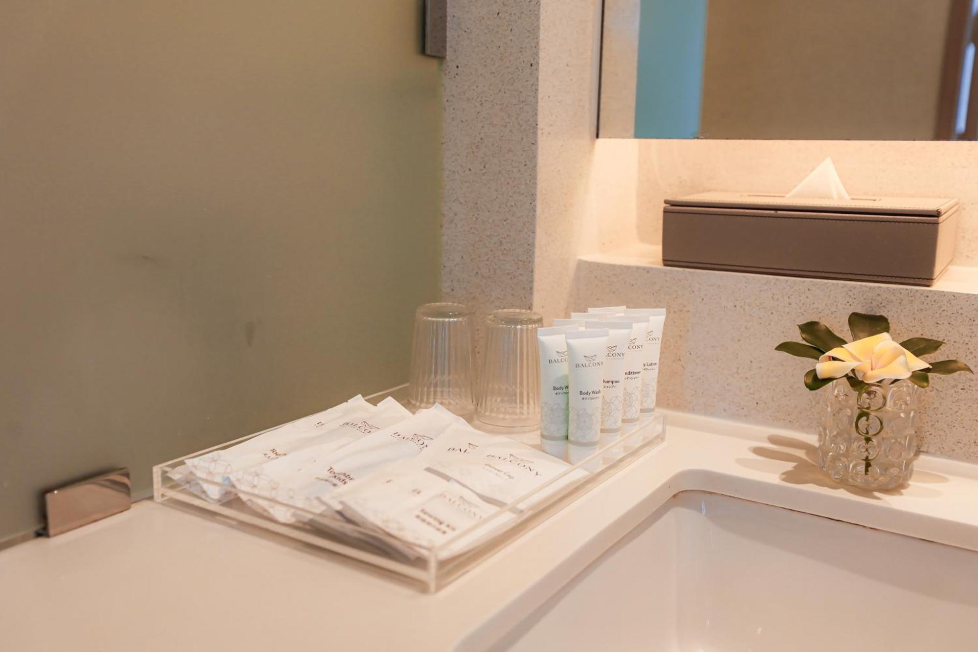 Balcony Seaside Sriracha Hotel & Serviced Apartments Si Racha Bagian luar foto