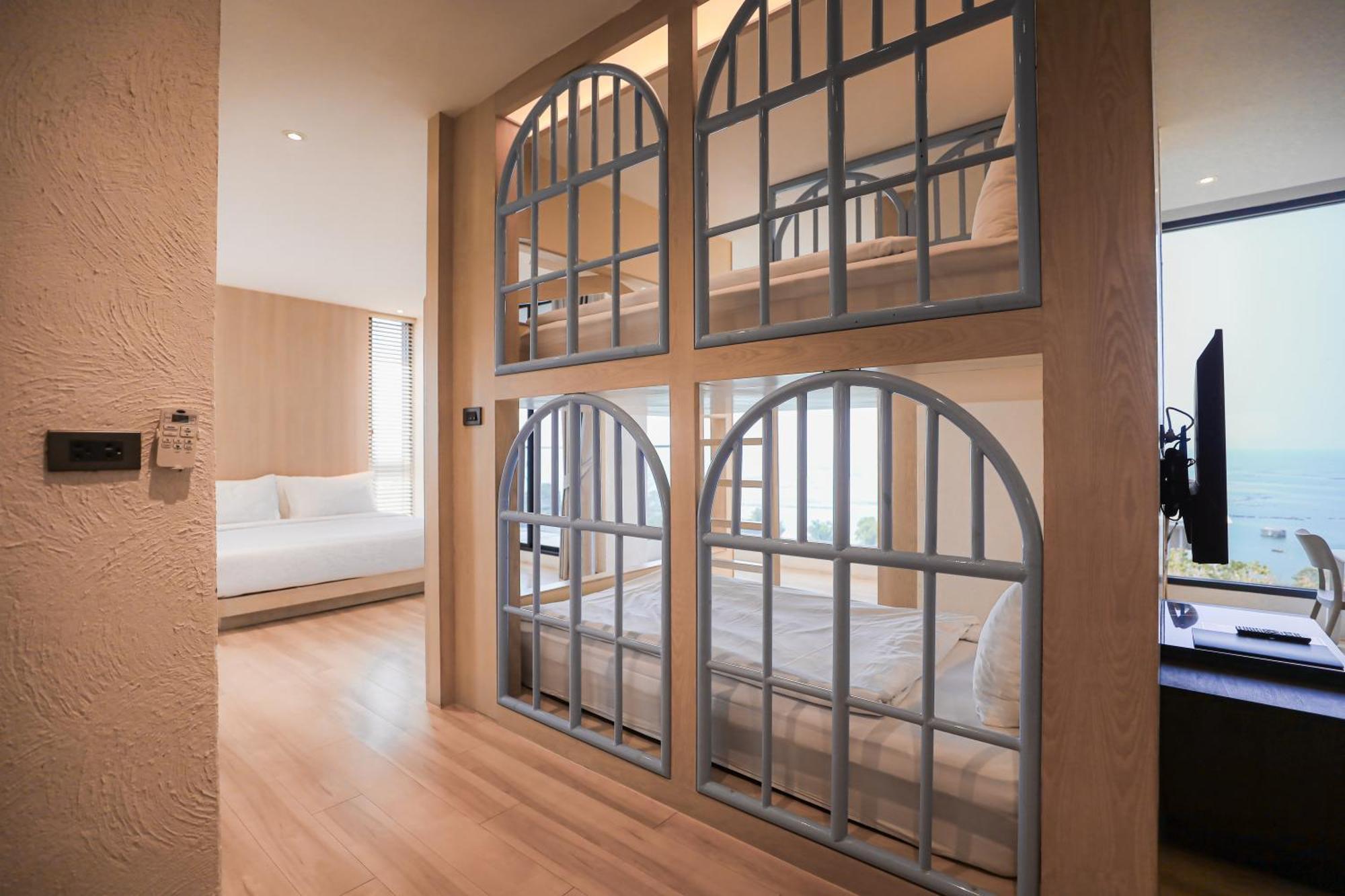 Balcony Seaside Sriracha Hotel & Serviced Apartments Si Racha Bagian luar foto