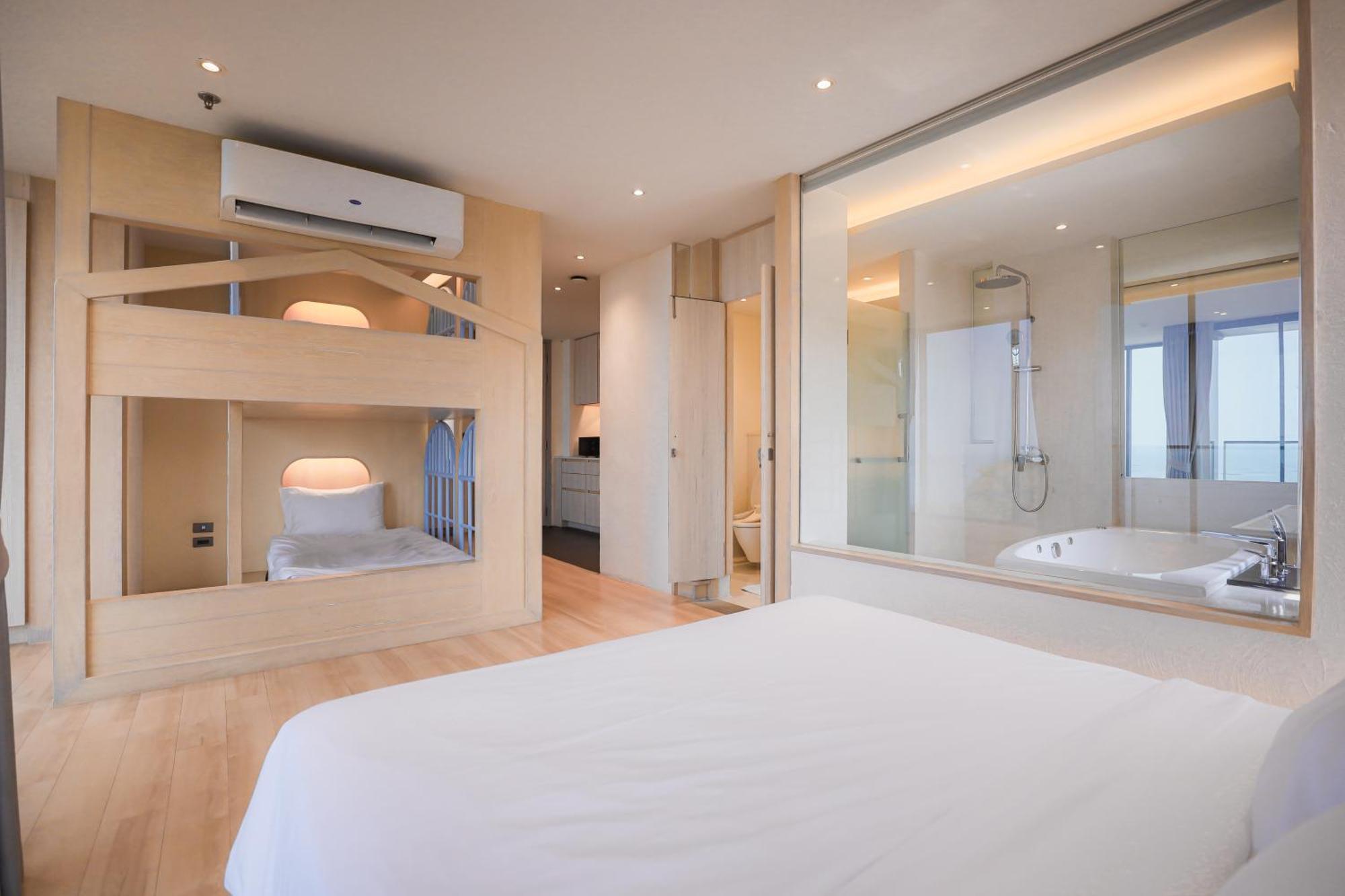 Balcony Seaside Sriracha Hotel & Serviced Apartments Si Racha Bagian luar foto