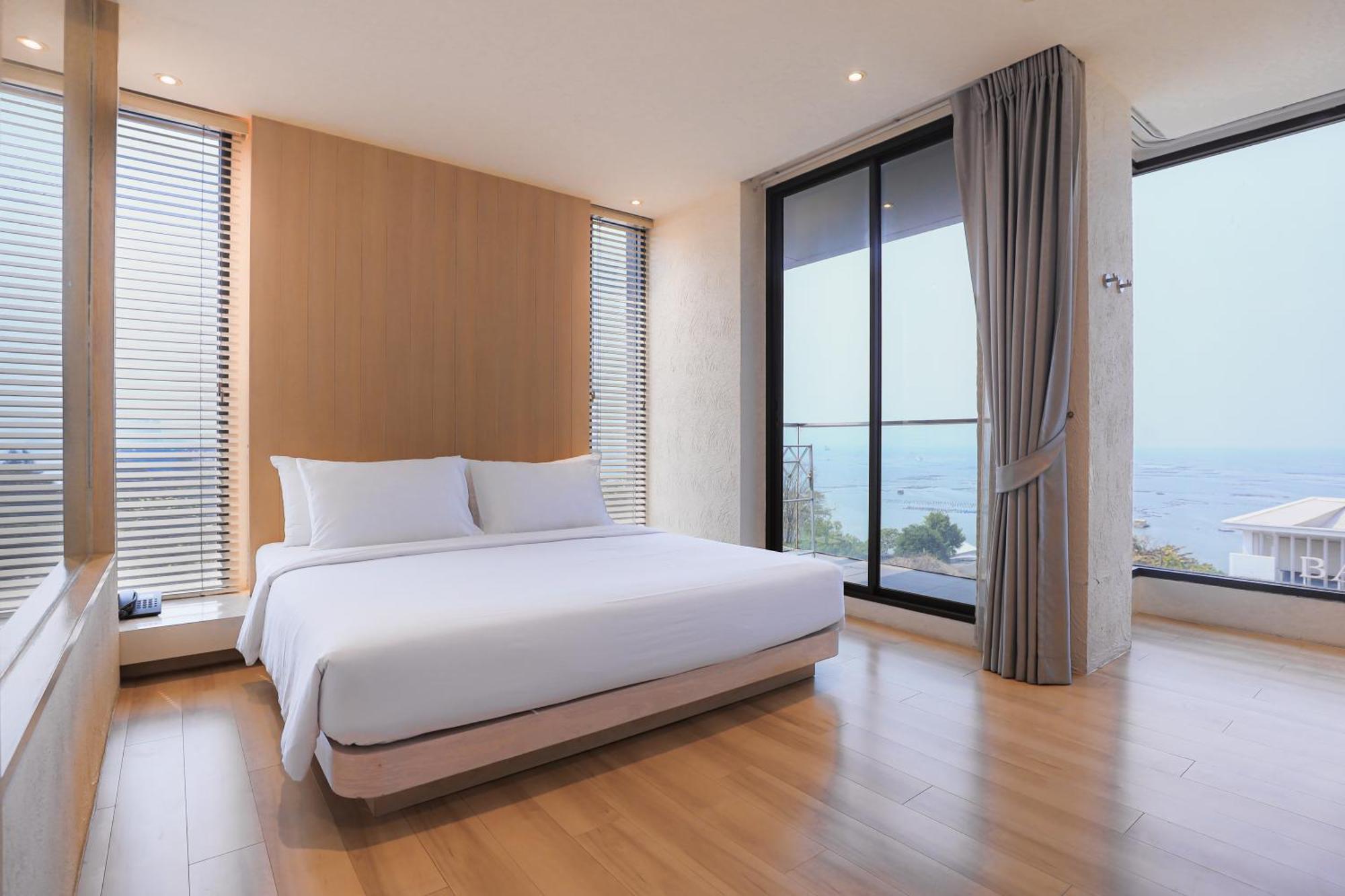 Balcony Seaside Sriracha Hotel & Serviced Apartments Si Racha Bagian luar foto