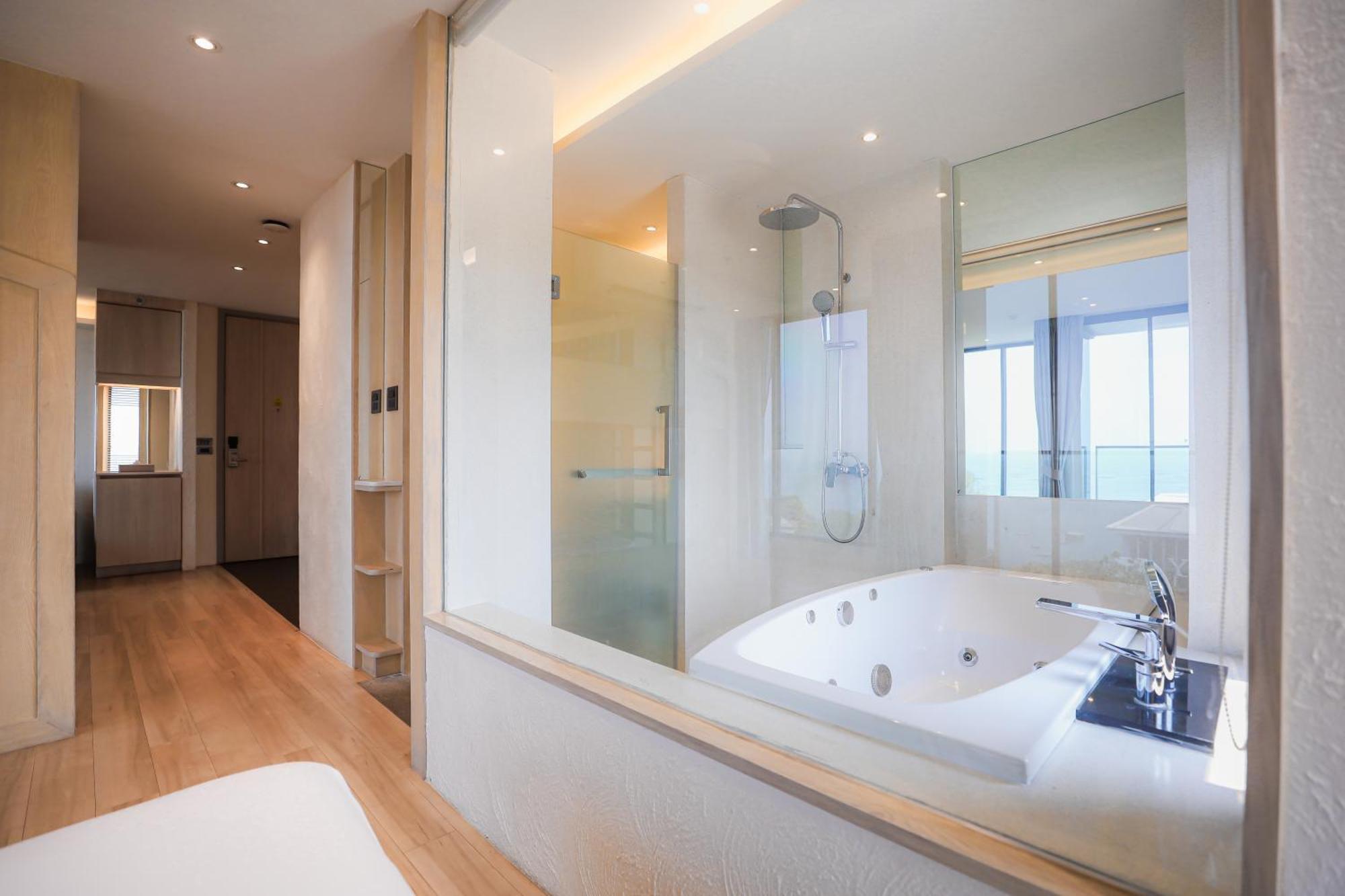 Balcony Seaside Sriracha Hotel & Serviced Apartments Si Racha Bagian luar foto