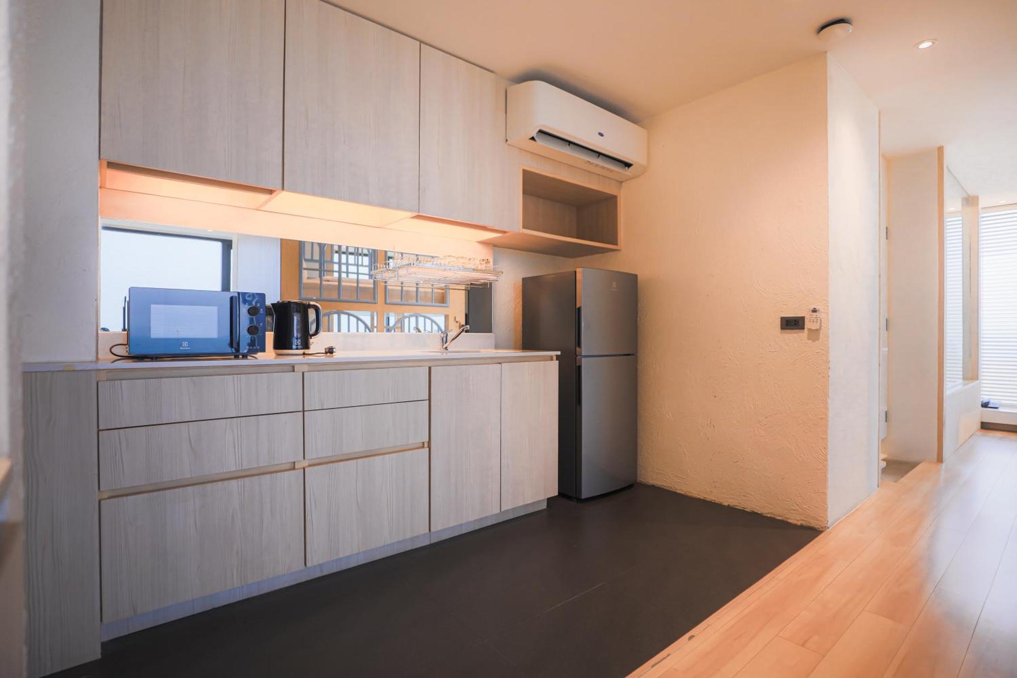 Balcony Seaside Sriracha Hotel & Serviced Apartments Si Racha Bagian luar foto