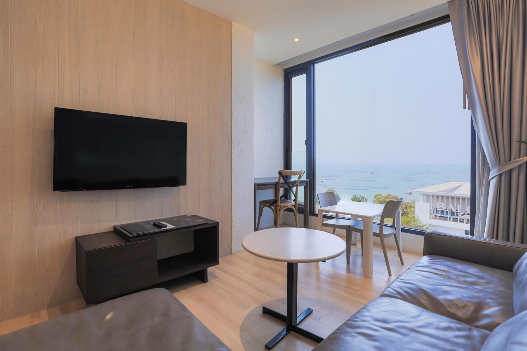 Balcony Seaside Sriracha Hotel & Serviced Apartments Si Racha Bagian luar foto