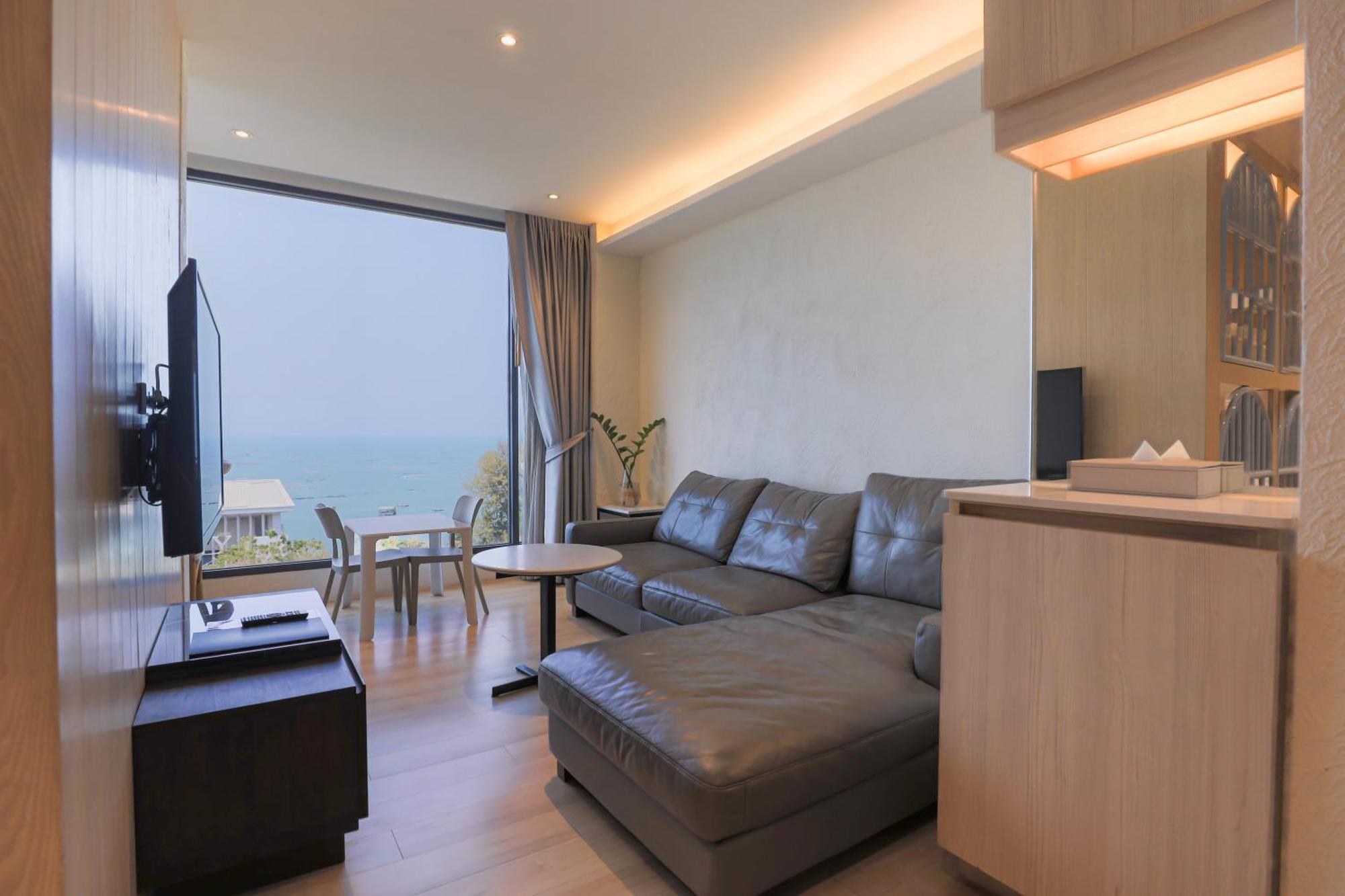 Balcony Seaside Sriracha Hotel & Serviced Apartments Si Racha Bagian luar foto