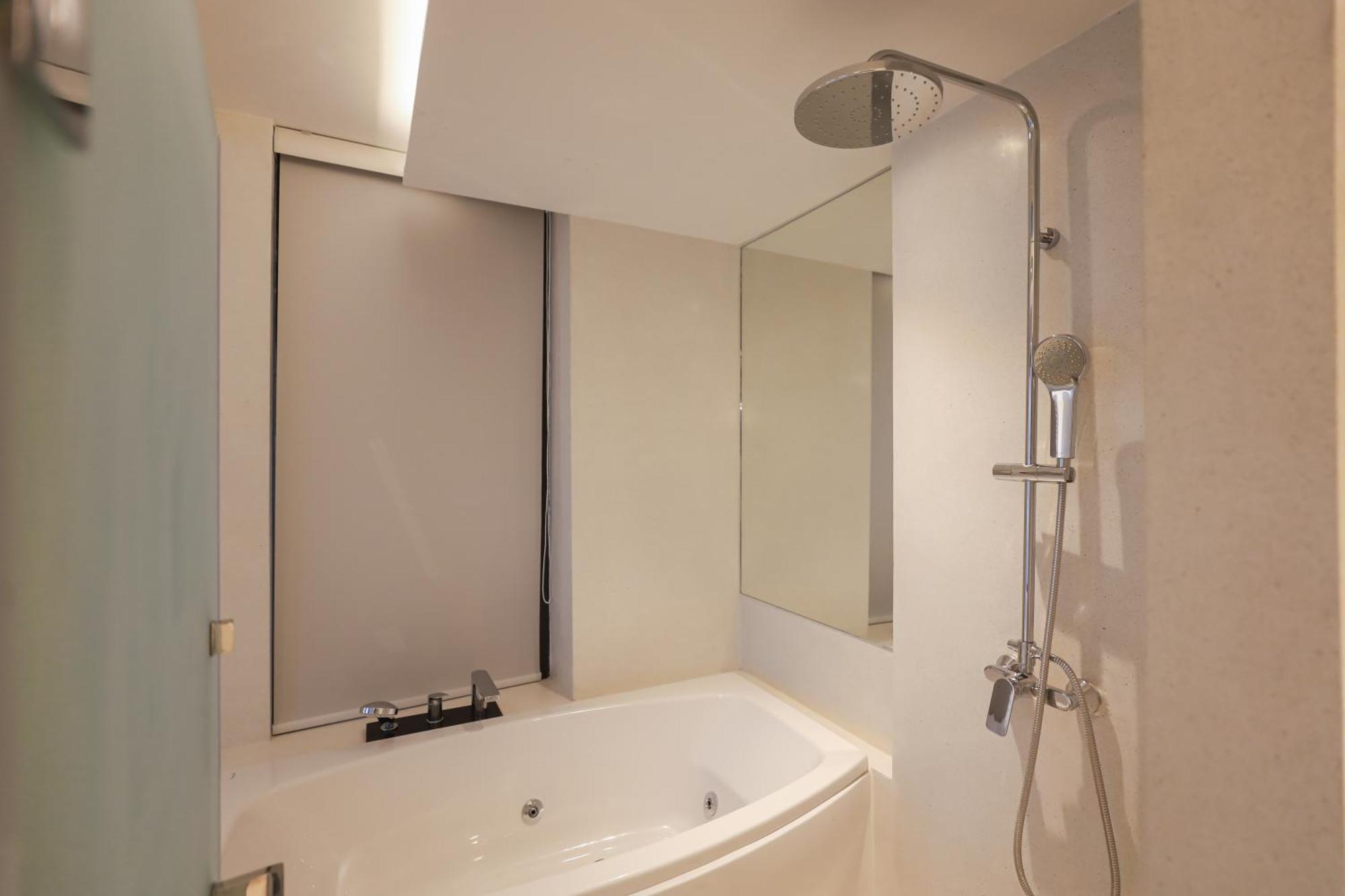 Balcony Seaside Sriracha Hotel & Serviced Apartments Si Racha Bagian luar foto