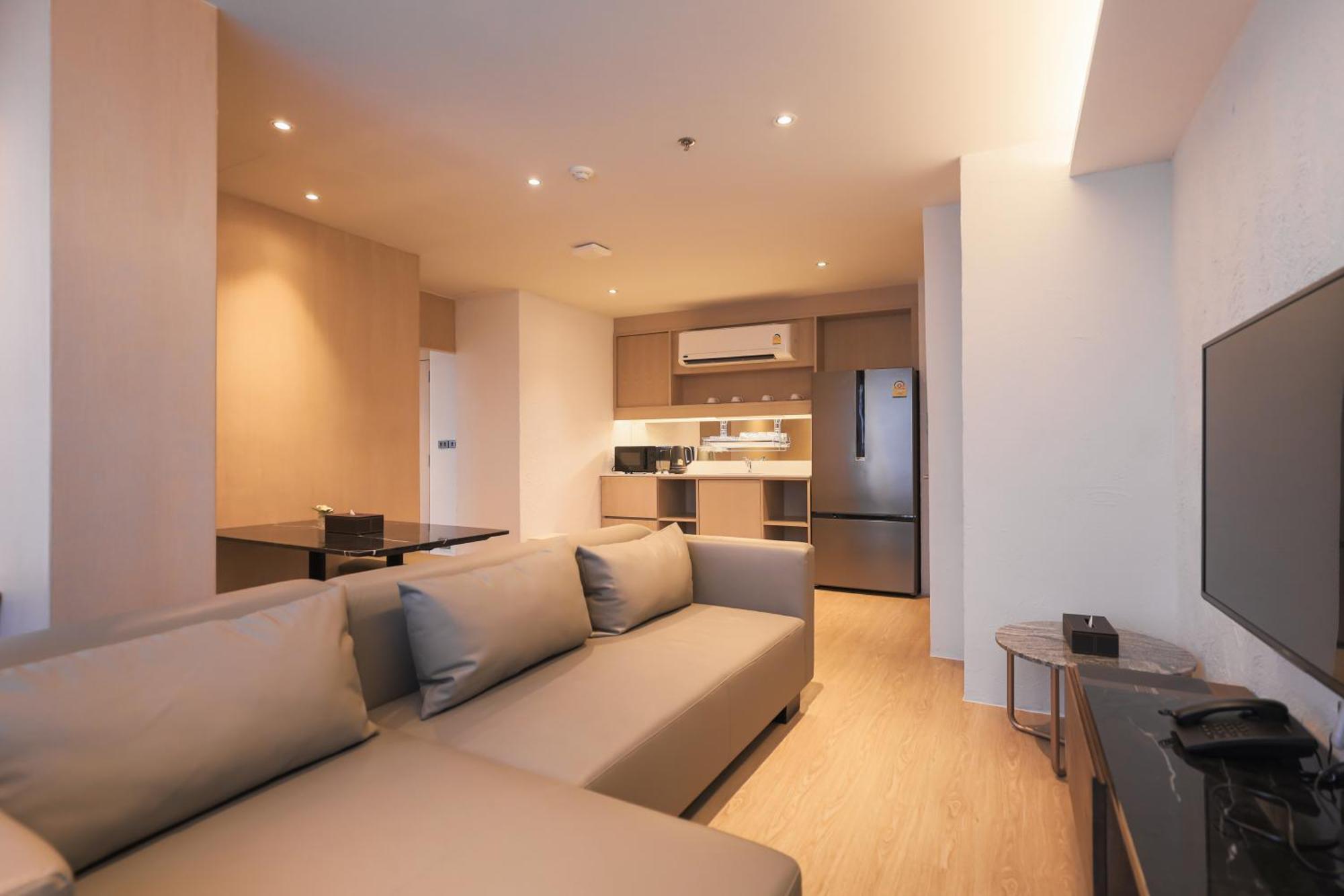 Balcony Seaside Sriracha Hotel & Serviced Apartments Si Racha Bagian luar foto