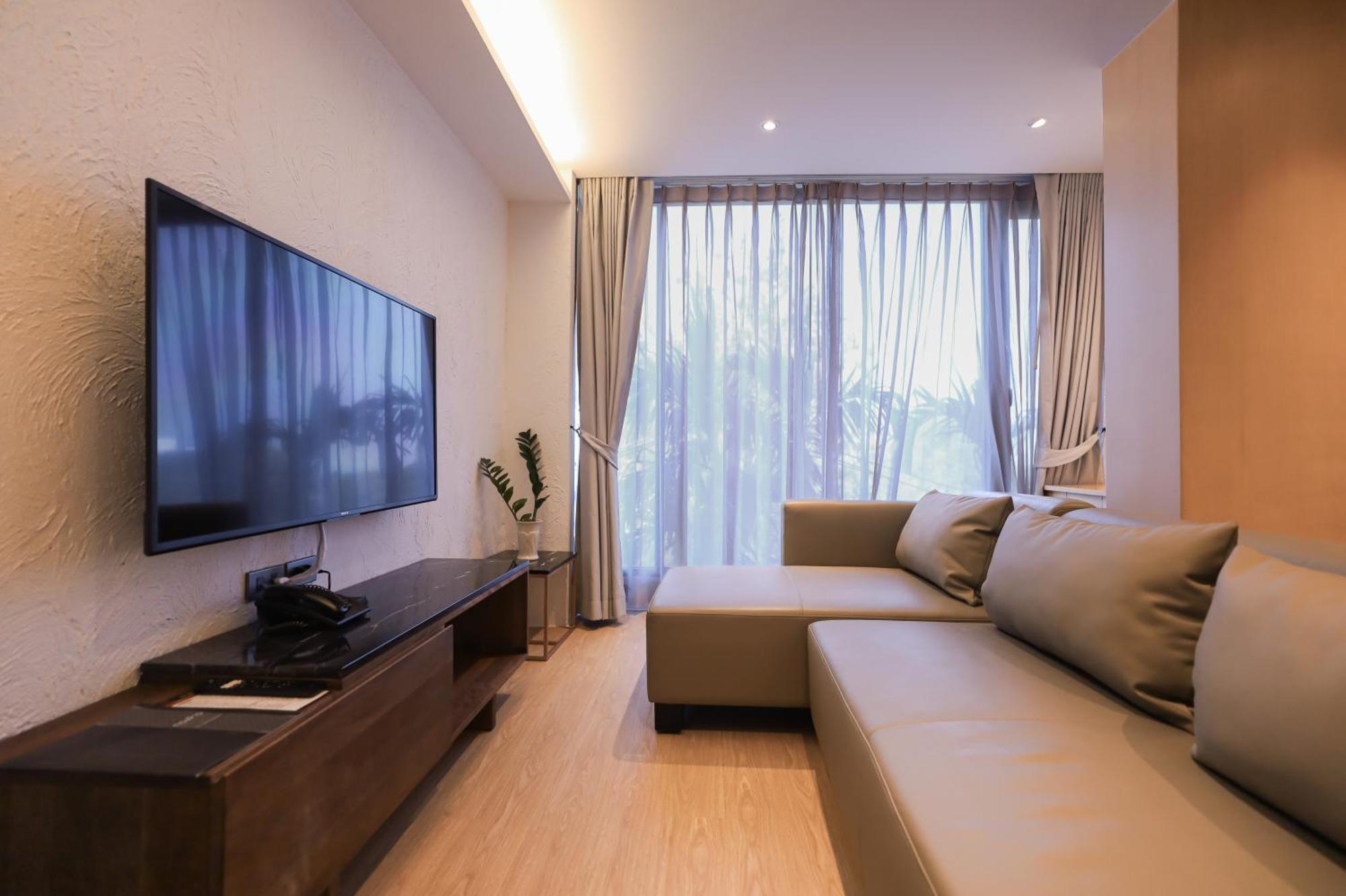 Balcony Seaside Sriracha Hotel & Serviced Apartments Si Racha Bagian luar foto