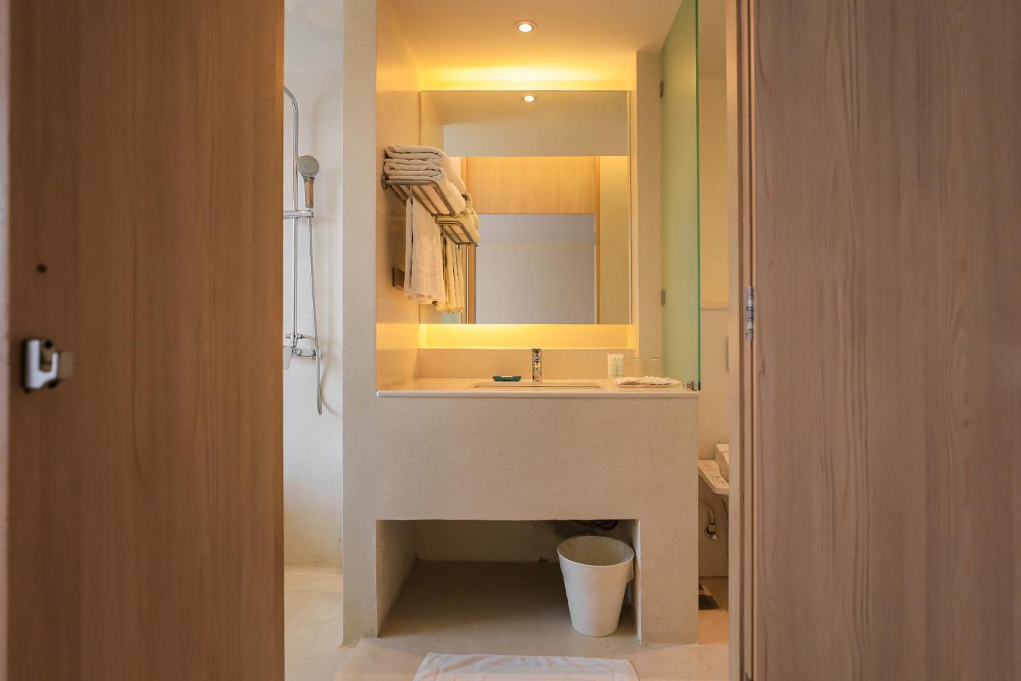Balcony Seaside Sriracha Hotel & Serviced Apartments Si Racha Bagian luar foto