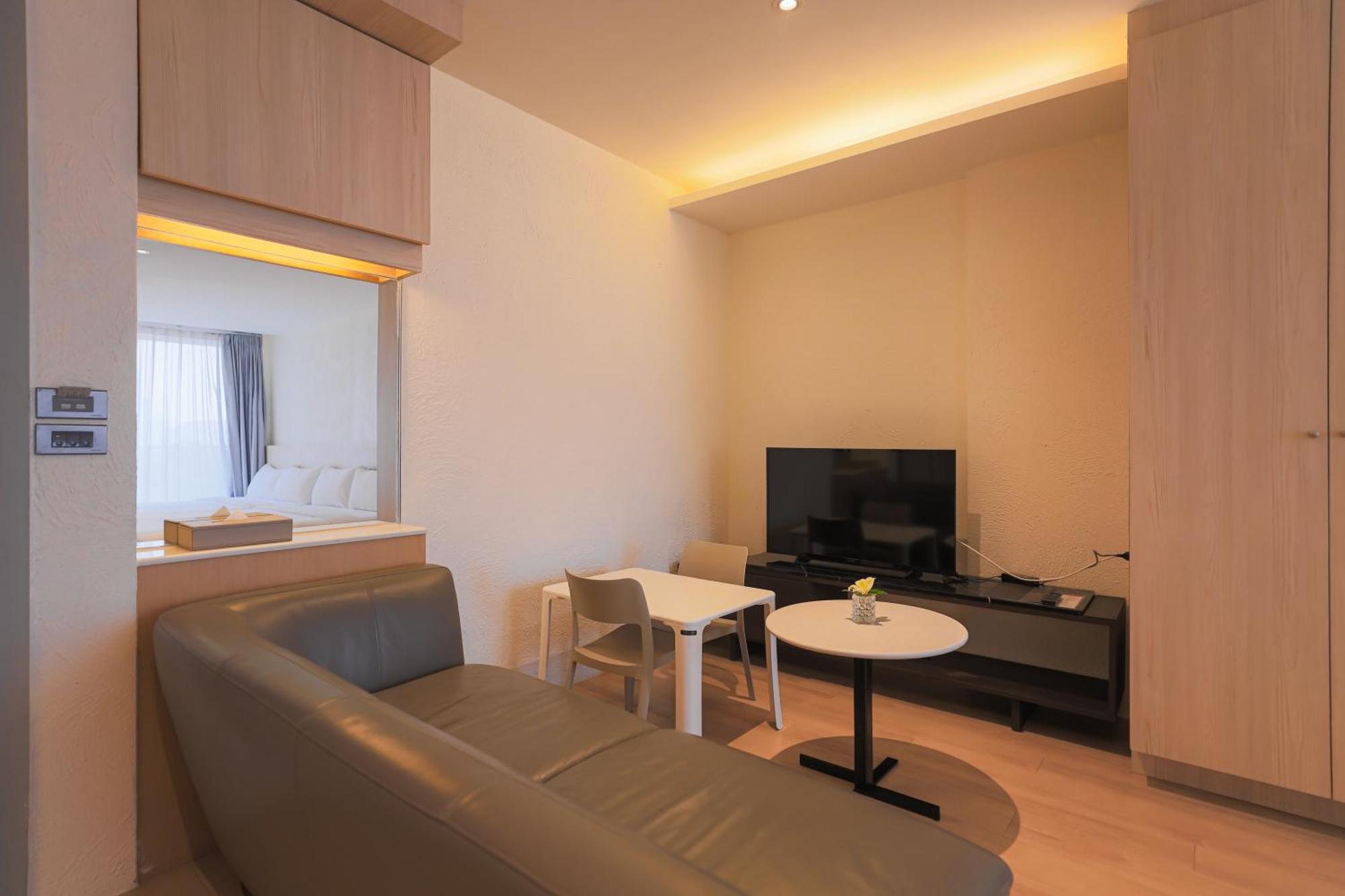Balcony Seaside Sriracha Hotel & Serviced Apartments Si Racha Bagian luar foto