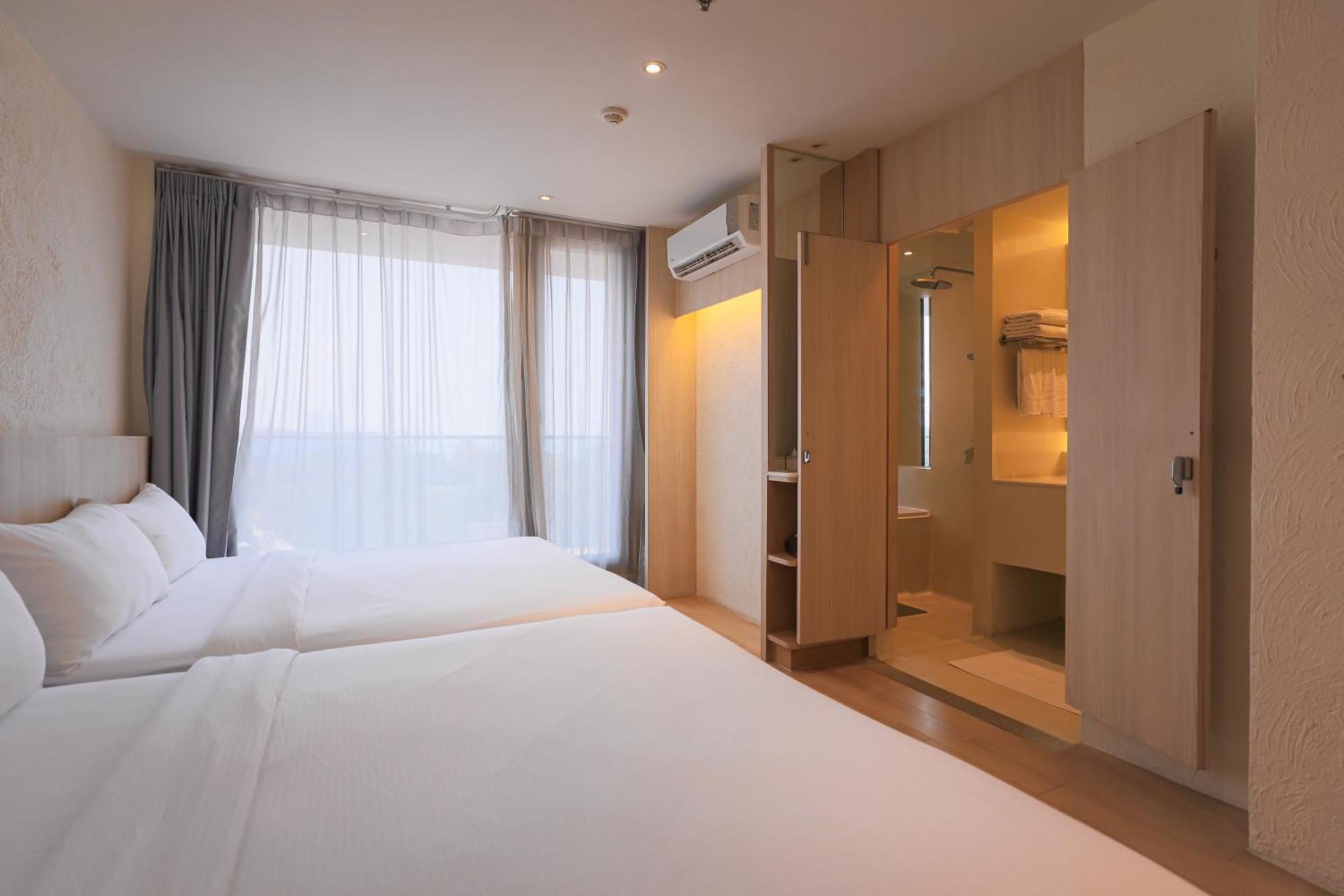 Balcony Seaside Sriracha Hotel & Serviced Apartments Si Racha Bagian luar foto