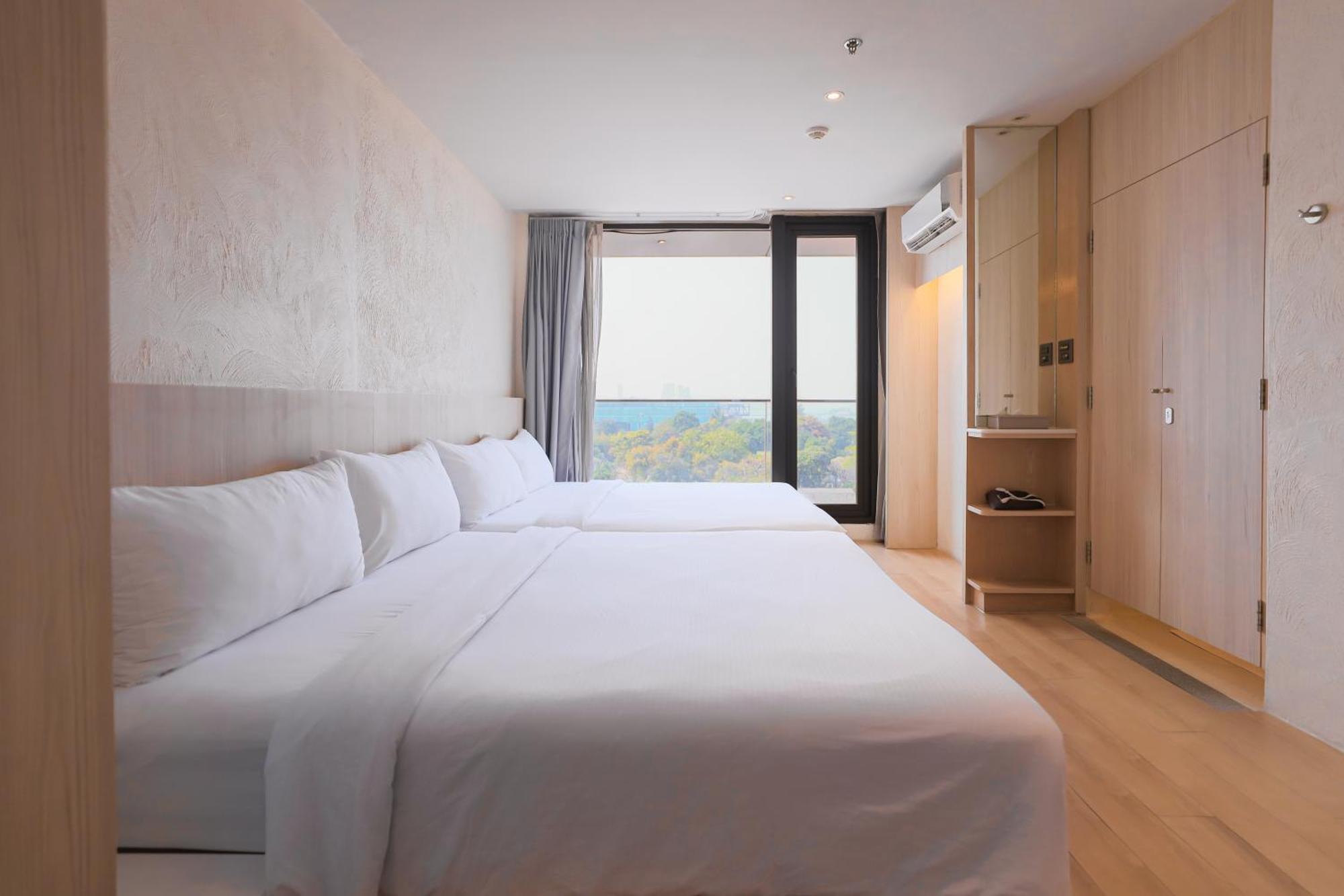 Balcony Seaside Sriracha Hotel & Serviced Apartments Si Racha Bagian luar foto