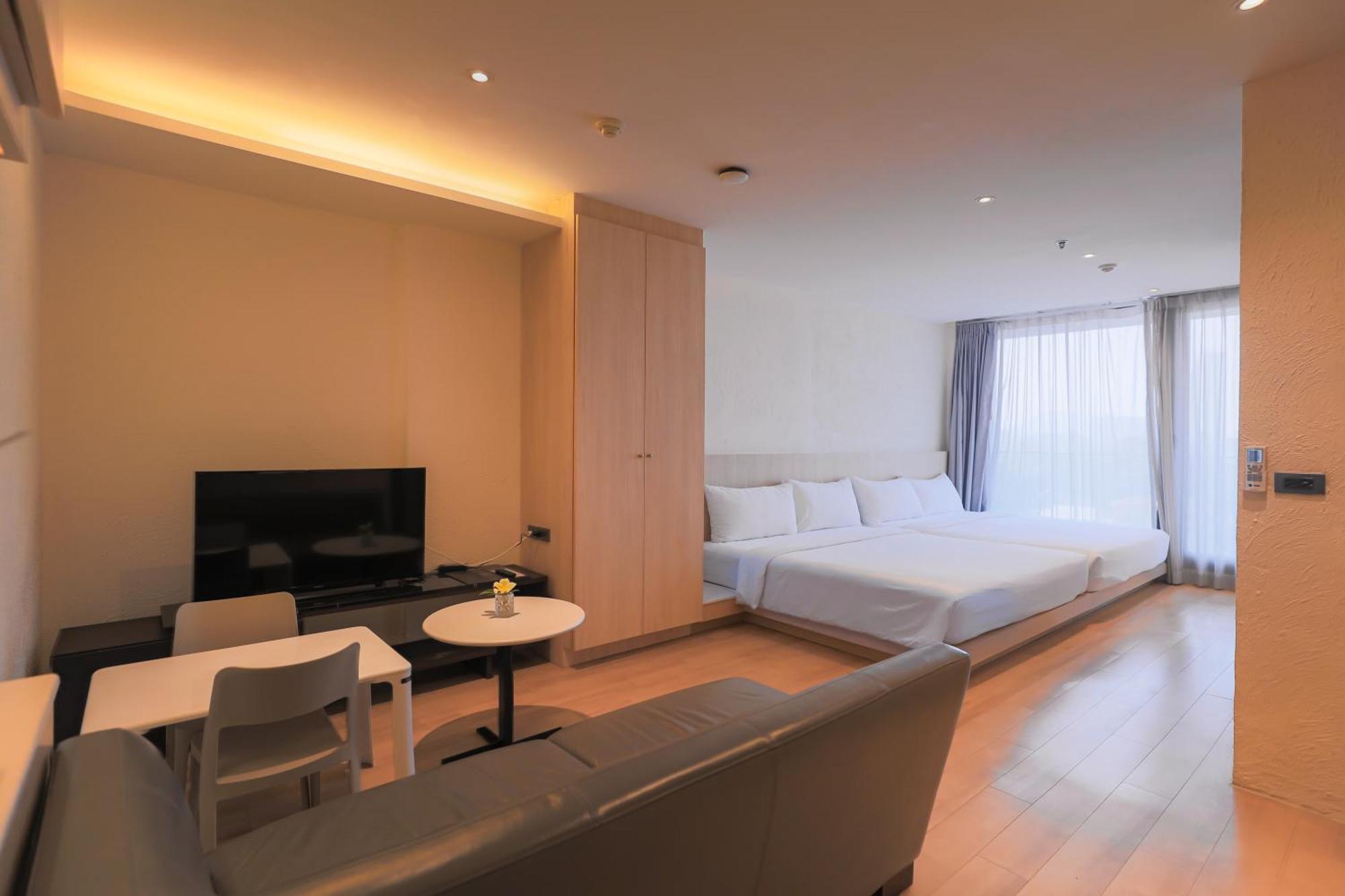 Balcony Seaside Sriracha Hotel & Serviced Apartments Si Racha Bagian luar foto